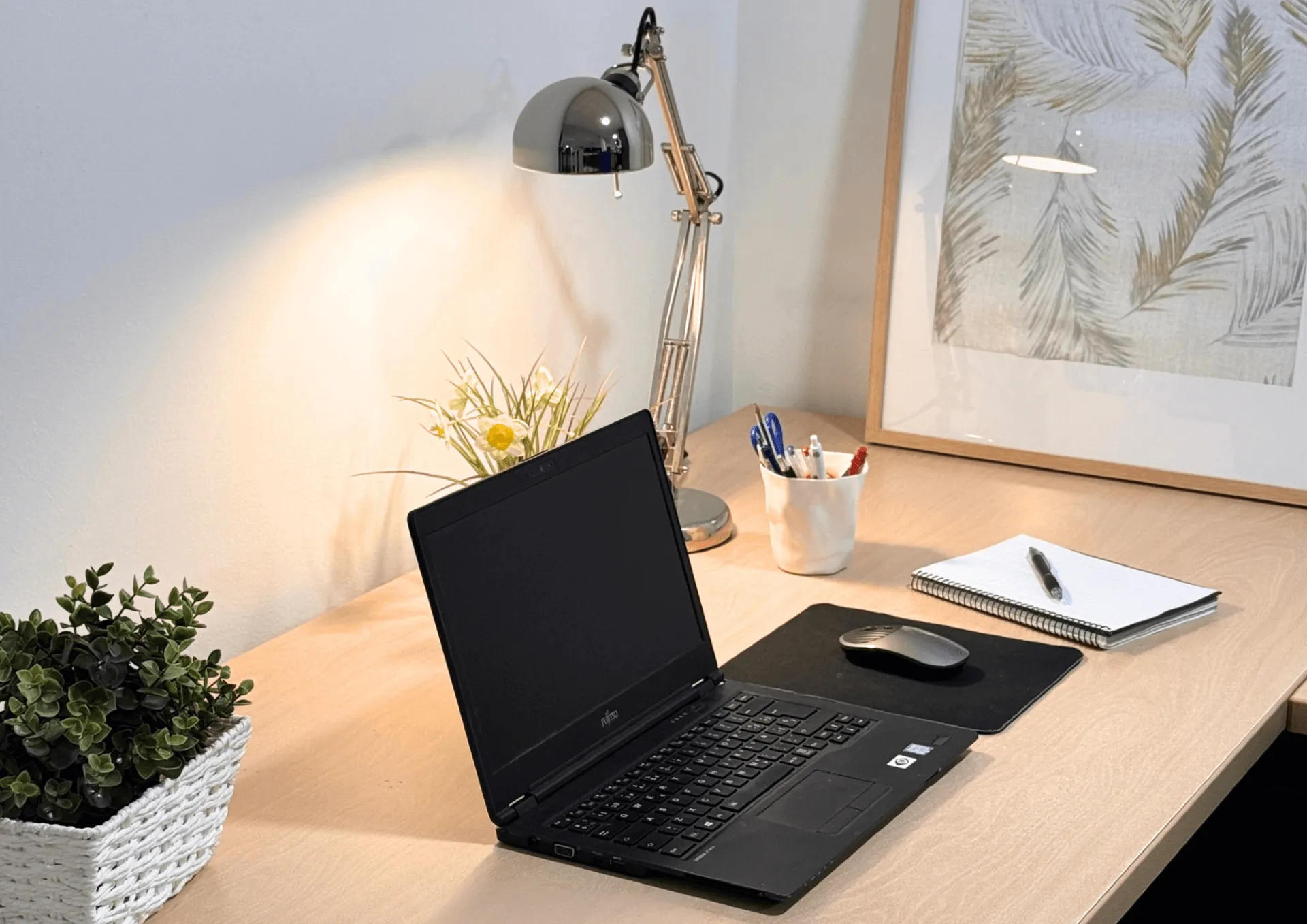 Puesto fijo de coworking premium image 5